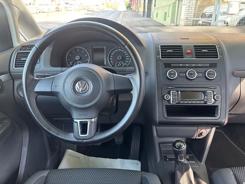 Volkswagen Touran 1.4TSi/2013/7MÍST,MAN6,103kW-Z - fotka 16 z 55