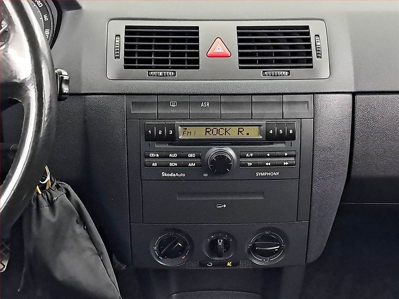 Škoda Fabia (2005) 1.2 12V, nová STK, pěkný stav - fotka 12 z 14