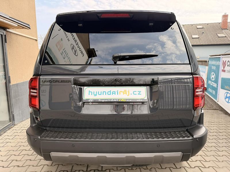 Toyota Land Cruiser 2.8-INVINCIBLE-ZÁRUKA-DPH - fotka 9 z 77