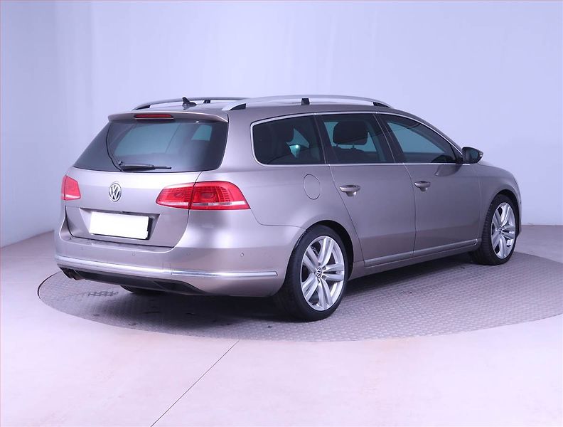 Volkswagen Passat (2013) Highline 2.0 TDI, Automat - fotka 5 z 17