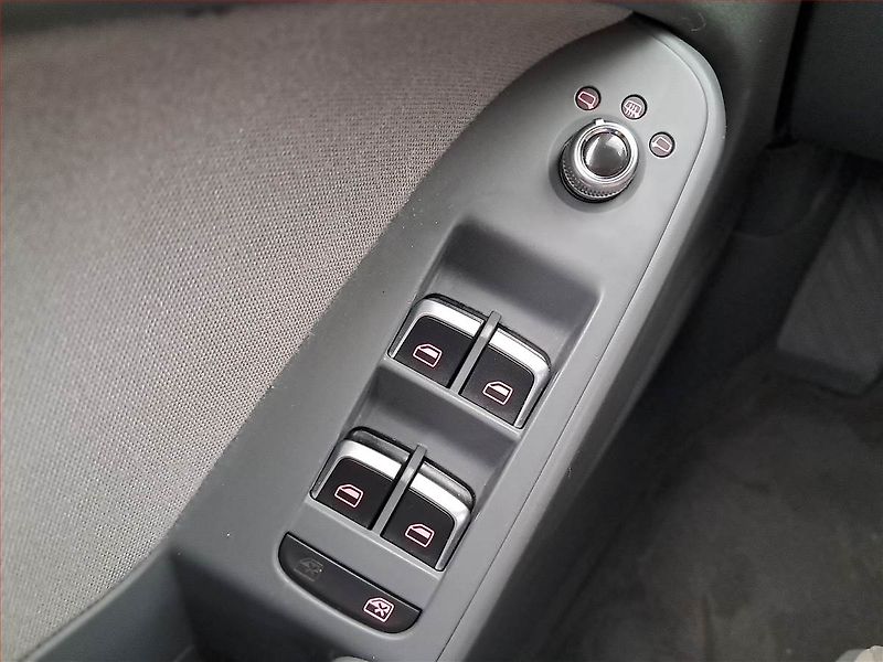 Audi A4 (2013) 2.0 TDI, Automat, Serv.kniha - fotka 15 z 17