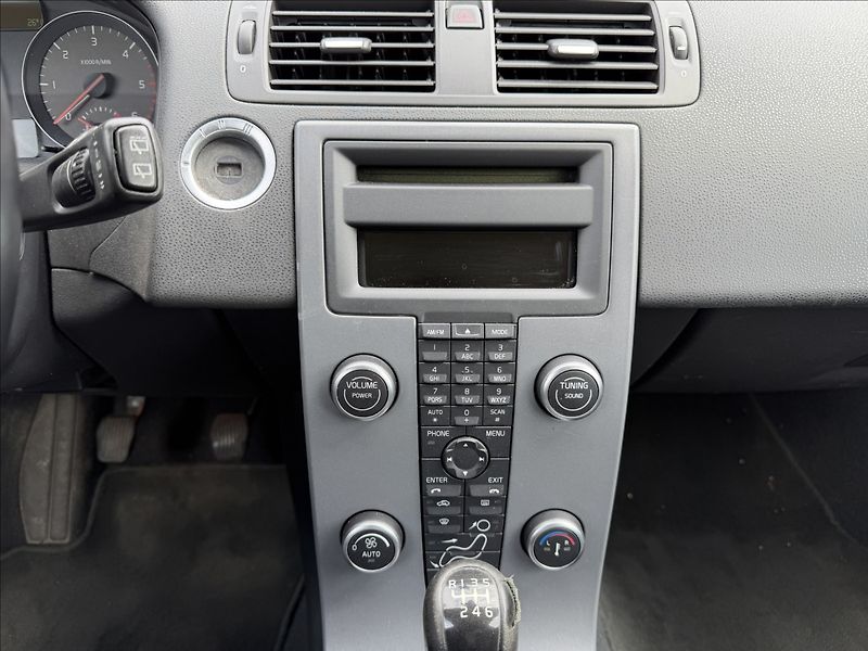 Volvo C30 1.6 D DRIVe - fotka 8 z 13