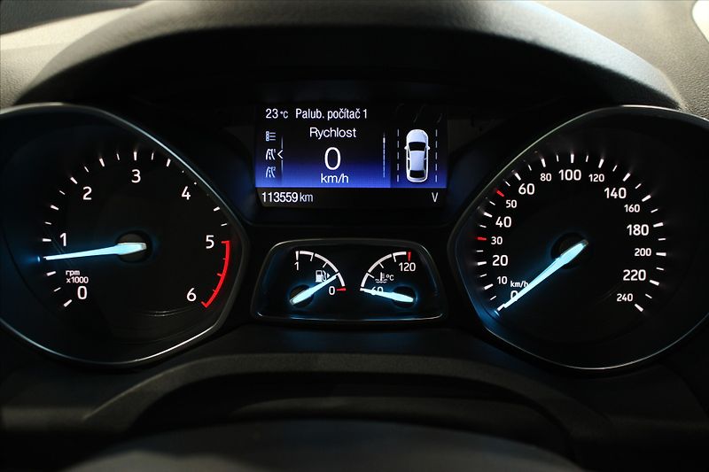 Ford Kuga TDCi AWD ST-Line - fotka 16 z 31
