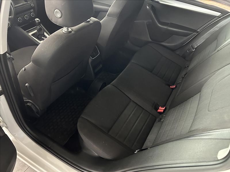 Škoda Octavia 1,6   TDI 77kW,TAŽNÉ,SERVISKA - fotka 20 z 23
