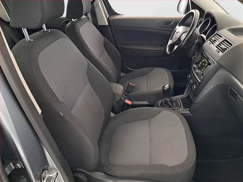 Škoda Yeti (2012) 1.2 TSI, Serv.kniha, Navi - fotka 9 z 16