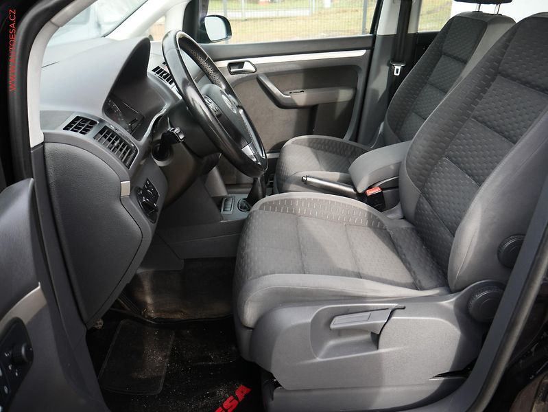 Volkswagen Touran (2007) 1.4 TSi, autoAC, tažné - fotka 9 z 17