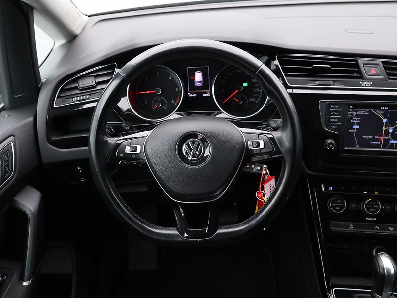Volkswagen Touran 2,0 TDI 110kW DSG Highline 7M - fotka 20 z 35