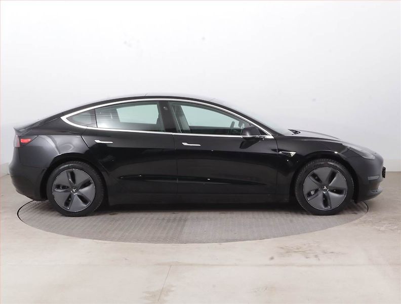 Tesla Model 3 (2019) Long Range 4WD 78kWh - fotka 6 z 21
