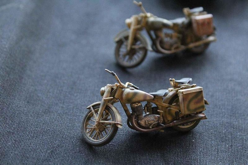 Papírový model buldozeru Caterpillar.
