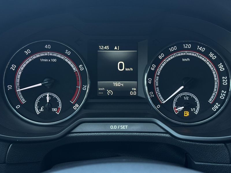 Škoda Octavia (2018) III RS230 2.0TSi MAN, ACC, AFS - fotka 31 z 49