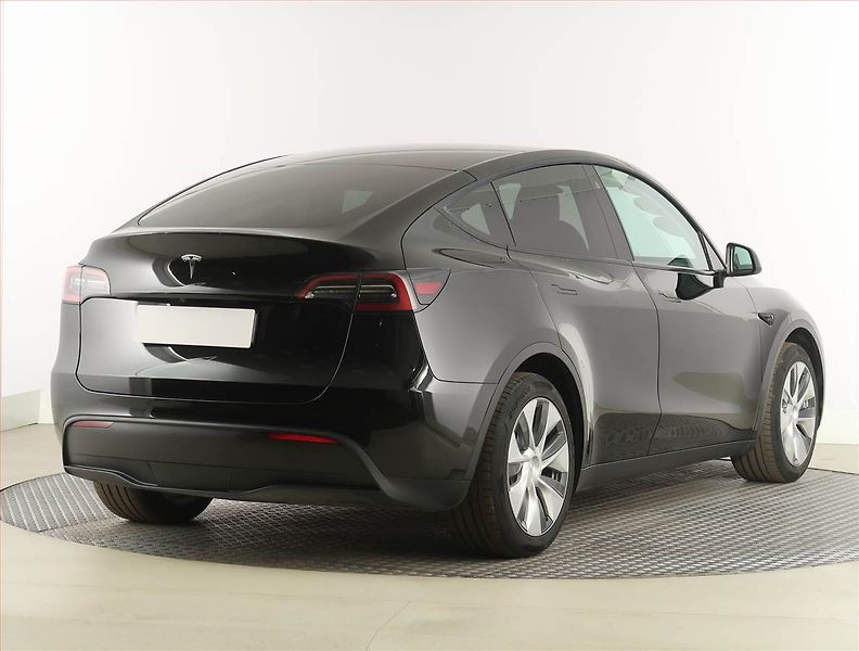 Tesla Model Y (2022) RWD LFP 60kWh, SoH 95% - fotka 5 z 33