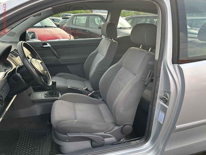 Volkswagen Polo (2002) 1.4 MPi, El. okna - fotka 9 z 15