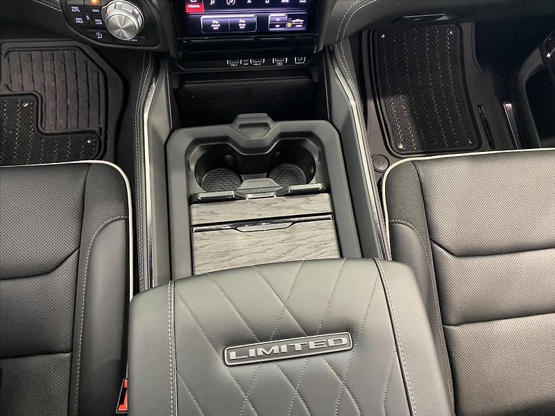 Dodge RAM (2025) 3,0 R6  Limited Night - fotka 13 z 15