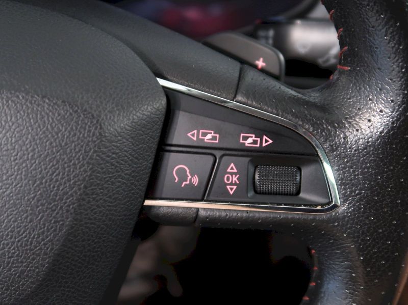 Seat Leon (2015) ST 2.0TSI 135KW FR NAVI PANORA - fotka 22 z 37