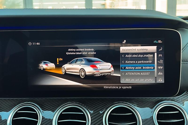 Mercedes-Benz Třídy E (2017) E63S AMG 4Matic+ V8 Biturbo - fotka 87 z 99