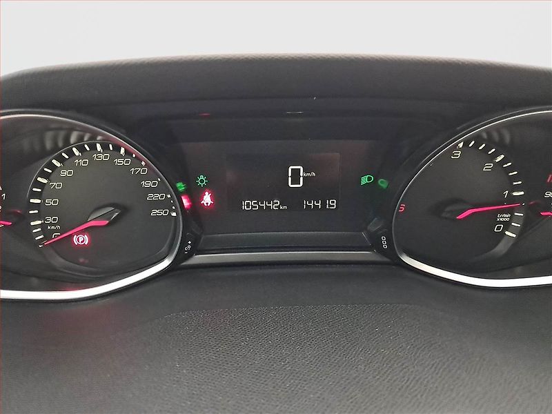 Peugeot 308 (2019) 1.5 BlueHDi, ČR,1.maj - fotka 11 z 16