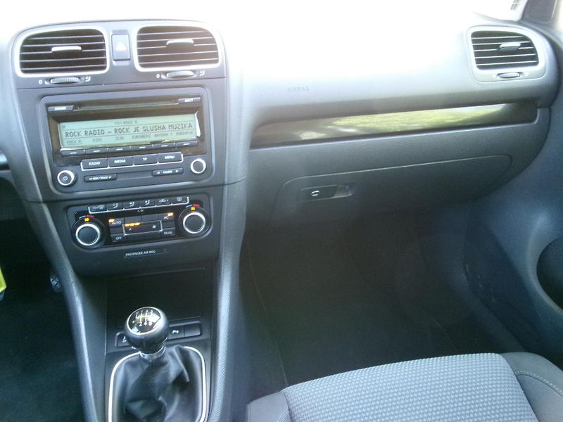 Volkswagen Golf (2010) 1,2TSI AUTOKLIMA - fotka 21 z 23