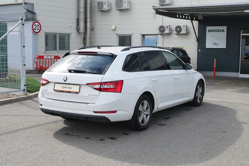 Škoda Superb - fotka 2 z 6