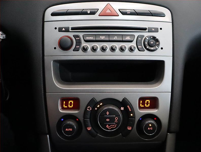 Peugeot 308 (2012) 1.6 HDi, Tempomat - fotka 13 z 18