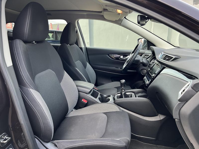 Nissan Qashqai 1.3DIG-T KAMERA PŮVOD ČR - fotka 30 z 40