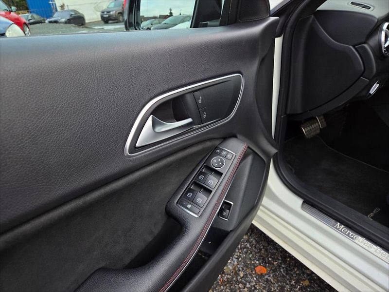 Mercedes-Benz CLA 1,8 100 KW 200 CDi automat - fotka 23 z 26