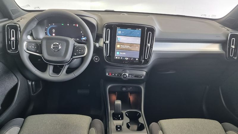 Volvo XC40 (2026) B3 2.0L 163 HP AT7 FWD CORE - fotka 12 z 16