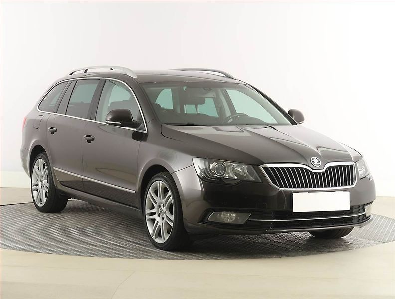 Škoda Superb (2014) 2.0 TDI, Navi, Xenony - fotografie inzerátu