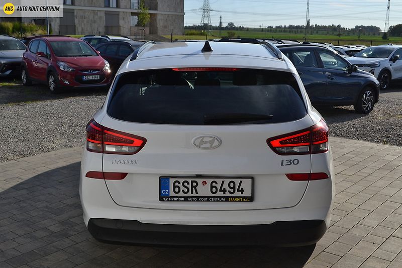 Hyundai i30 WG 1,5I MT SMART FAMILY NAVI F - fotka 4 z 51