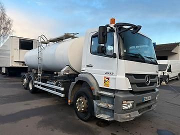 Mercedes-Benz Axor (2013) 2533 6x2 cisterna na vodu  - fotka 3 z 27