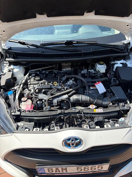 Toyota Yaris (2021) 1.5 hybrid 85kw - fotka 13 z 15
