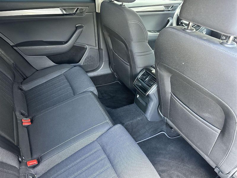 Škoda Superb (2023) Combi 2.0 TDI DSG Style - fotka 11 z 34