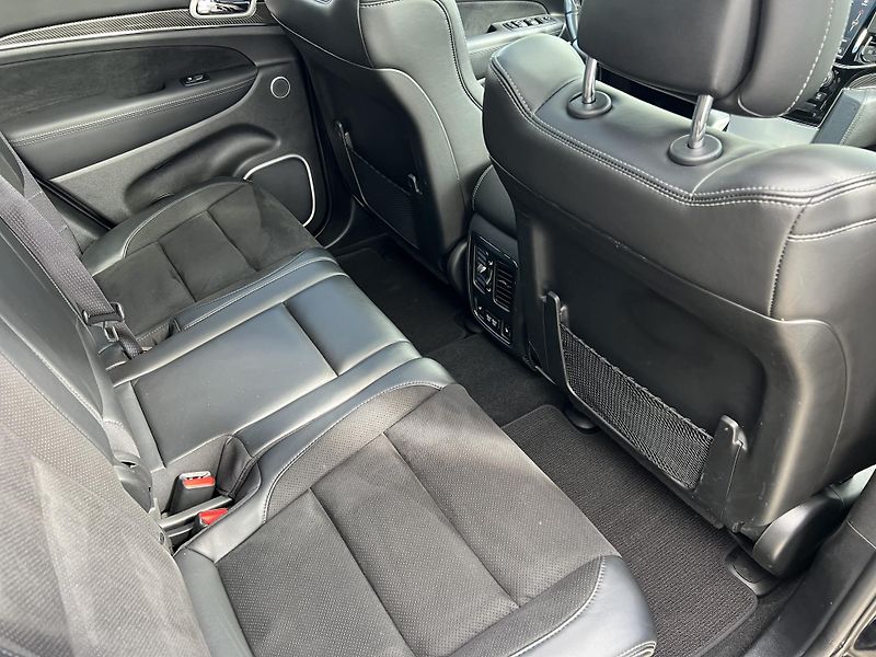 Jeep Grand Cherokee SRT 6.4 V8 HEMI - fotka 14 z 30