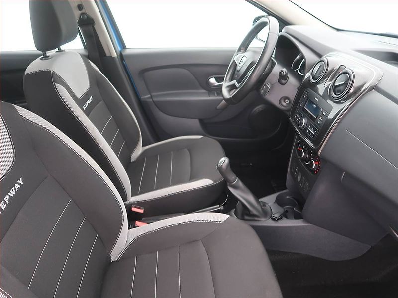 Dacia Logan (2020) Stepway 0.9 TCe, ČR,1.maj - fotka 9 z 15