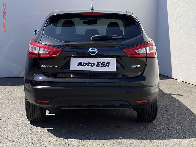 Nissan Qashqai (2014) 1.6 dCi, Acenta, navi, panor - fotka 5 z 16