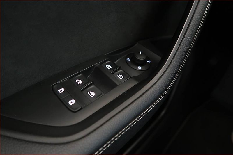 Škoda Superb (2023) Sportline 2.0 TDI - fotka 17 z 17