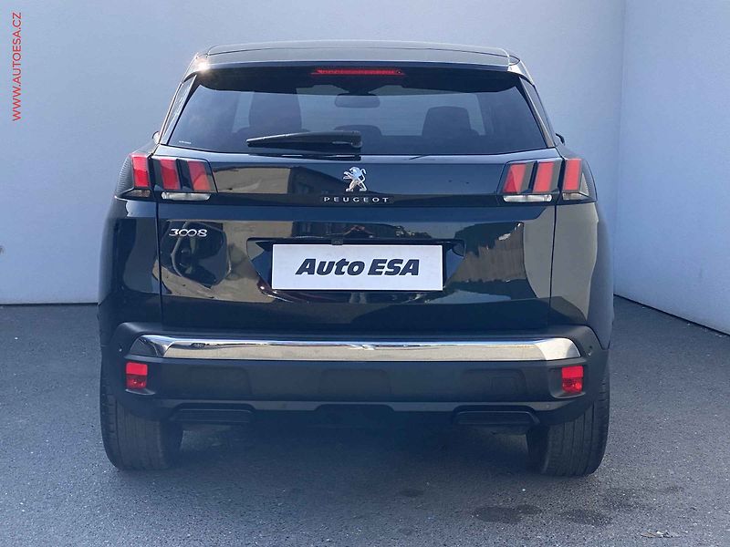 Peugeot 3008 (2020) 1.2 PT, Allure, navi, kamera - fotka 5 z 19
