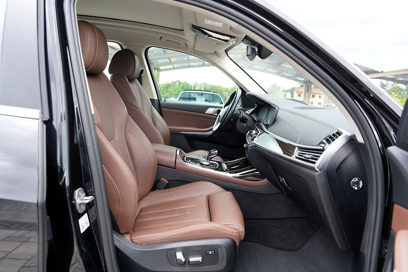 BMW X7 40i xDrive/panorama/7 míst - fotka 27 z 47