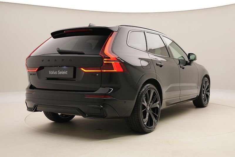 Volvo XC60 T8 AWD RECHARGE BLACK EDITION - fotka 13 z 64