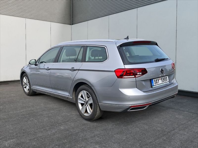 Volkswagen Passat 2,0 TDI Elegance - fotka 5 z 11