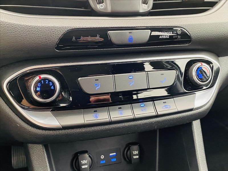 Hyundai i30 1,4 T-GDi 103kW - fotka 17 z 24