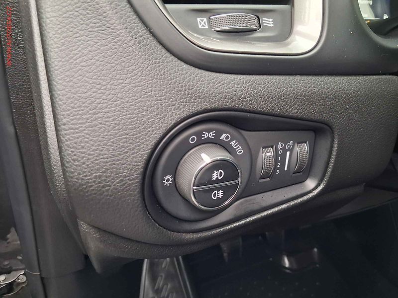 Jeep Renegade (2019) 1.0 T-GDi, Limited - fotka 14 z 17