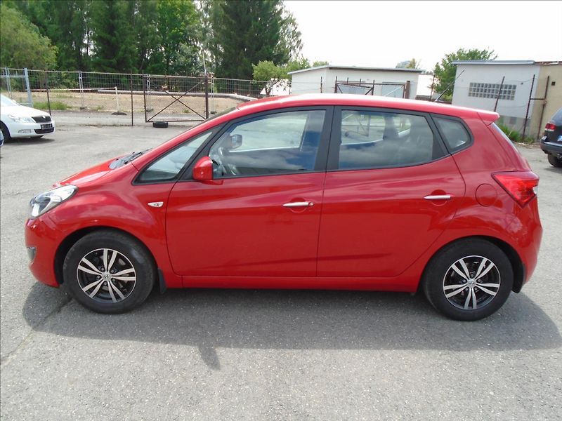 Hyundai ix20 1,6 - fotka 8 z 24