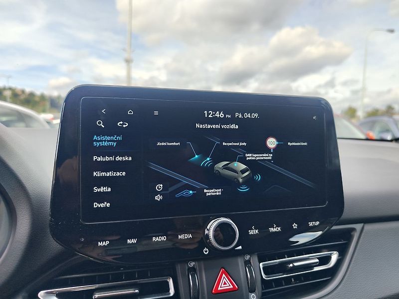 Hyundai i30 1.5 T-GDI/103kW N-Line DCT - fotka 18 z 37