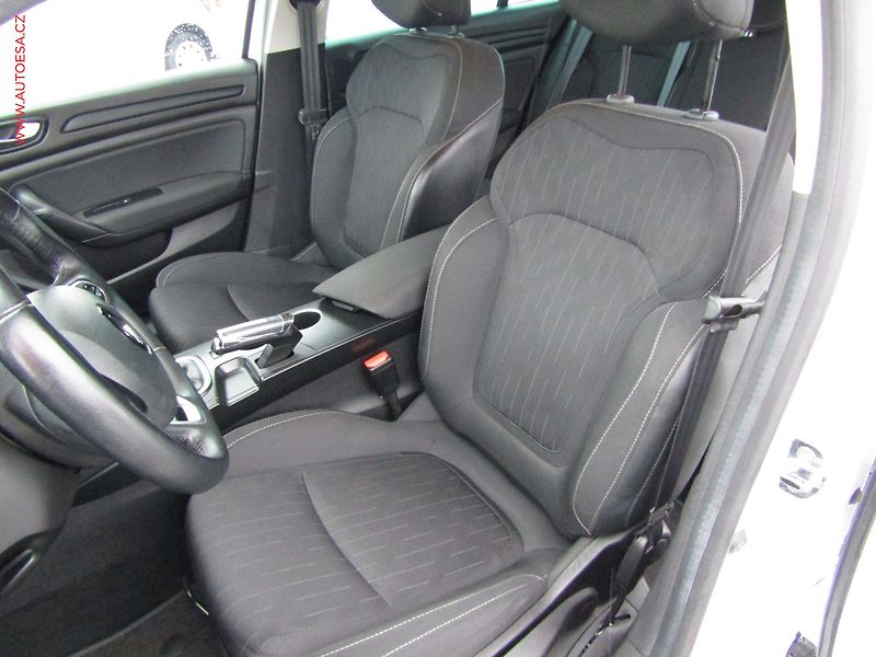 Renault Mégane (2019) 1.3 TCe, ČR - fotka 9 z 20