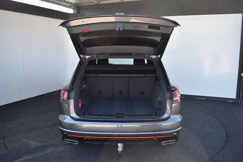 Volkswagen Touareg (2025) R-Line 3.0TDI 210kW,Webasto, T - fotka 10 z 30