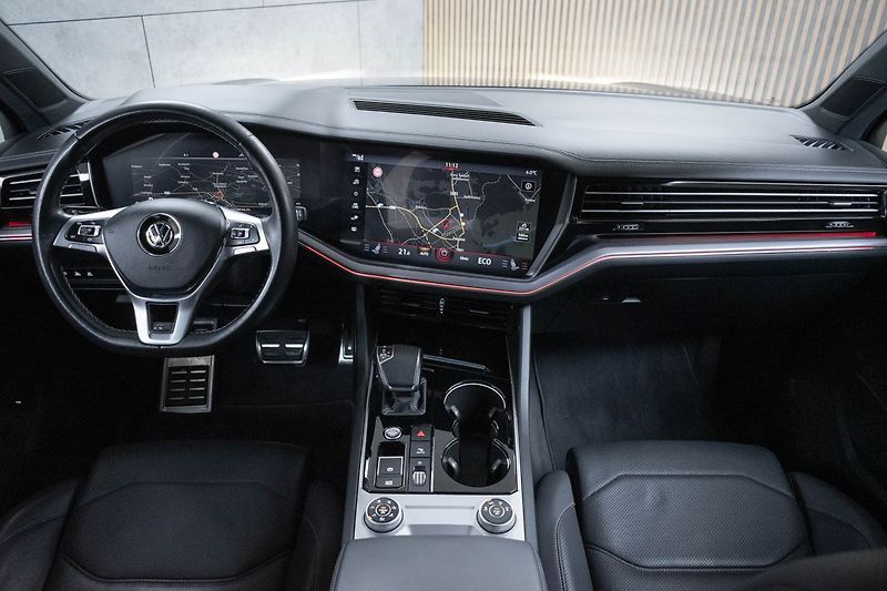 Volkswagen Touareg 3.0TDI R-LINE*TAŽNÉ*WEBASTO*ČR - fotka 7 z 49
