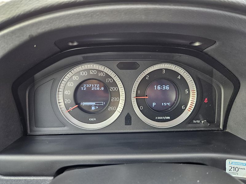 Volvo V70 (2010) 2.4 D5 151kw, MOŽNÉ SPLÁTKY  - fotka 15 z 25
