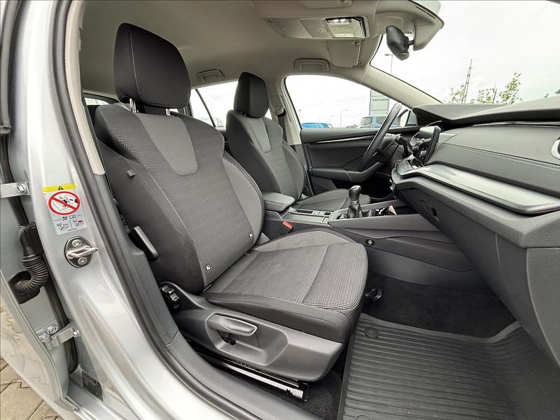 Škoda Octavia 2,0 TDI 85kW Ambition MAN - fotka 16 z 31