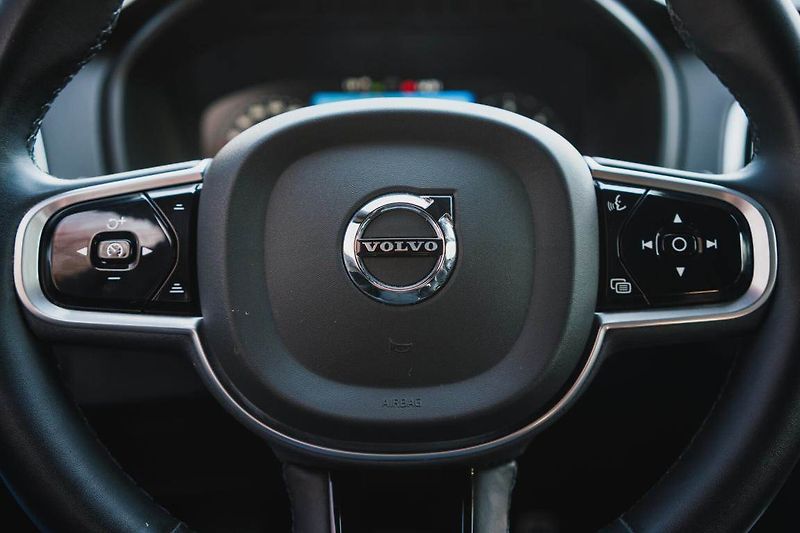 Volvo XC90 (2022) B5 AWD - fotka 18 z 28