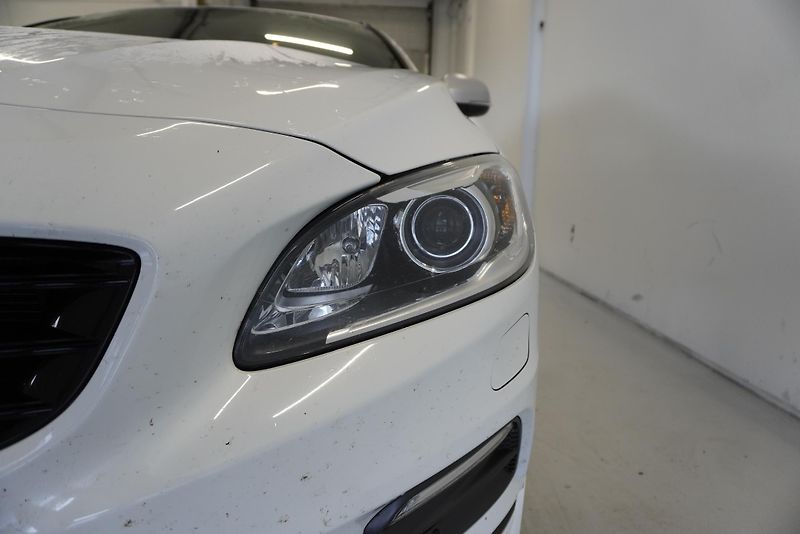 Volvo V60  2,0 T4 R-DESIGN AUTOMAT - fotka 10 z 33